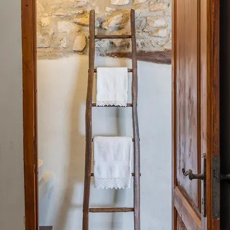 Semesterbostad Donna Rina - Suggestiva Casa Nel Centro Storico Colledimezzo